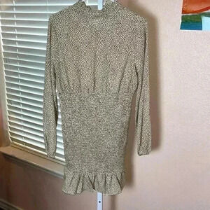 E Pretty size medium tan dress pit to pit 20”